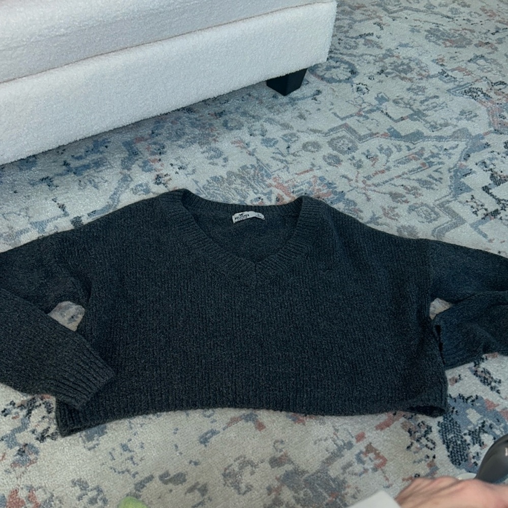 Hollister crop sweater size small
